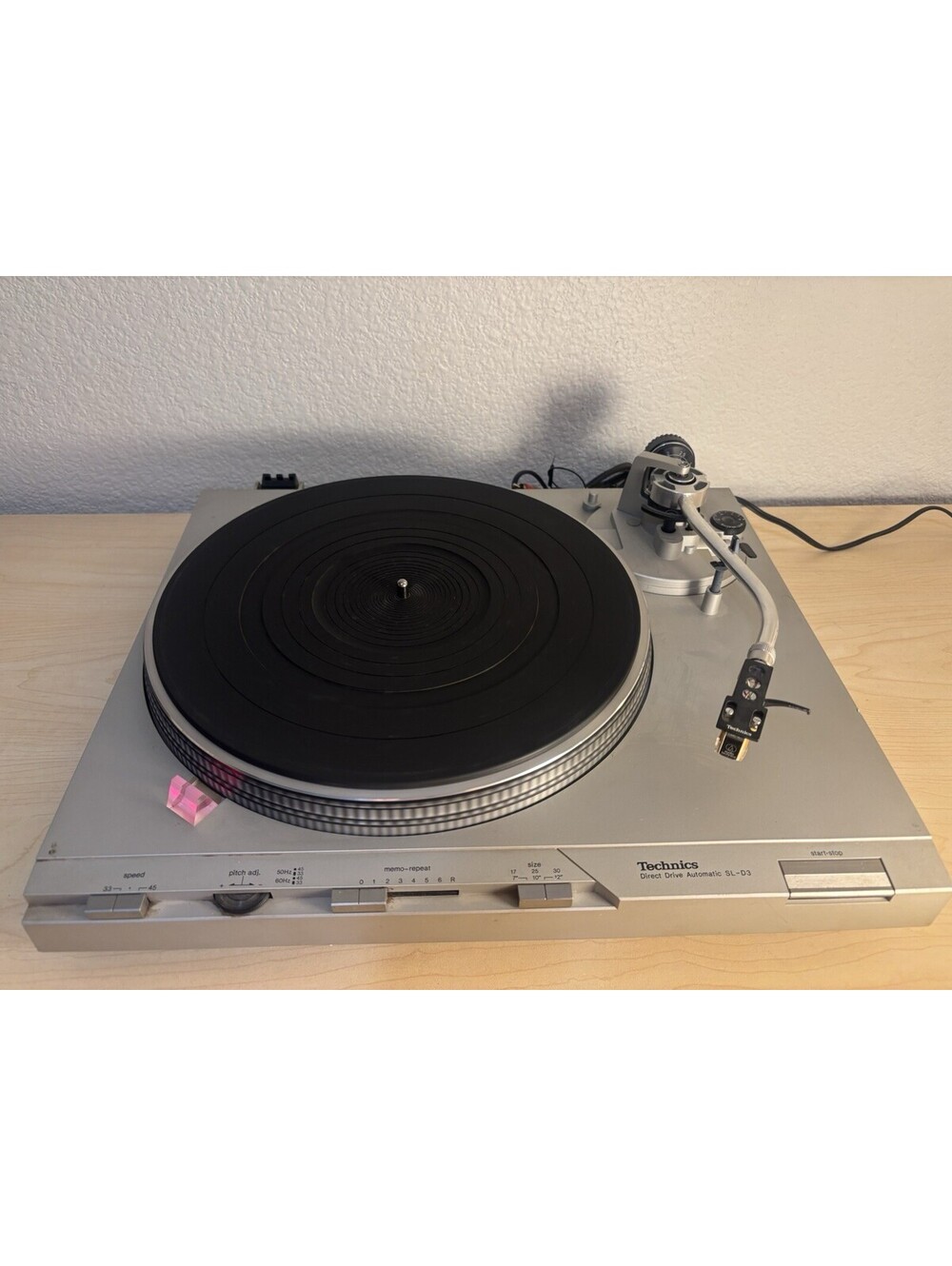 Technics SL-D3 Turntable POWERS ON, Turn Table Turns, Arm Moves.* For Parts Only